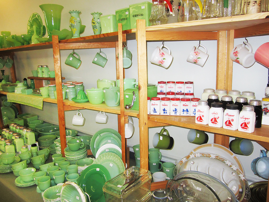 Gallery 4 - Vintage American Glass and Pottery Show & Sale